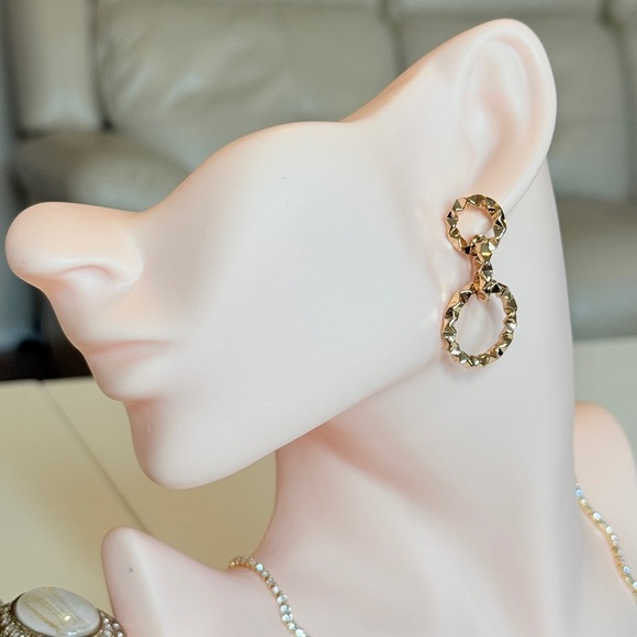 Anthropologie Jewelry - ⚜️ Trendy Gold Textured Earrings